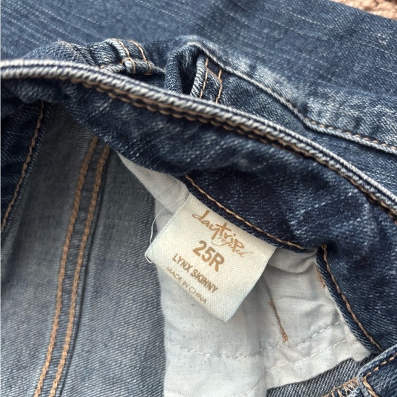 🎁 Daytrip Ripped Dark Blue Skinny Jeans - Picture 3 of 5